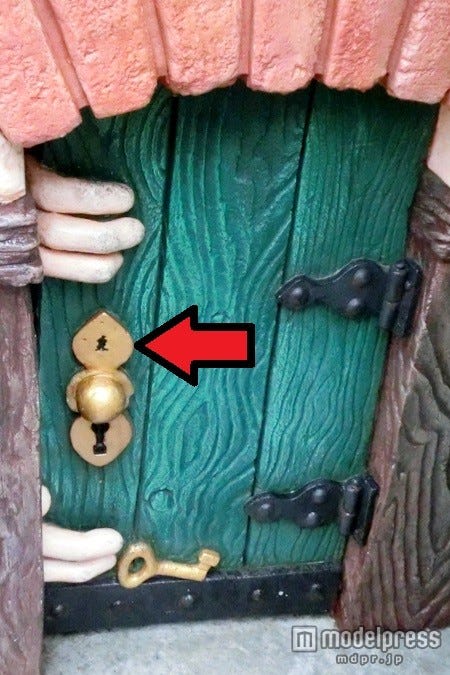 全身姿の隠れミッキー/トゥーンタウン