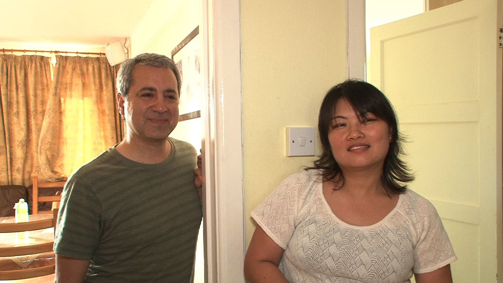 イギリス和菓子妻と夫／画像提供：毎日放送