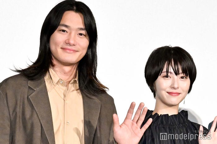 野村周平、浜辺美波(C)モデルプレス