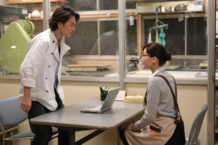 佐藤健、綾瀬はるか/「義母と娘のブルース」第9話より(C)TBS