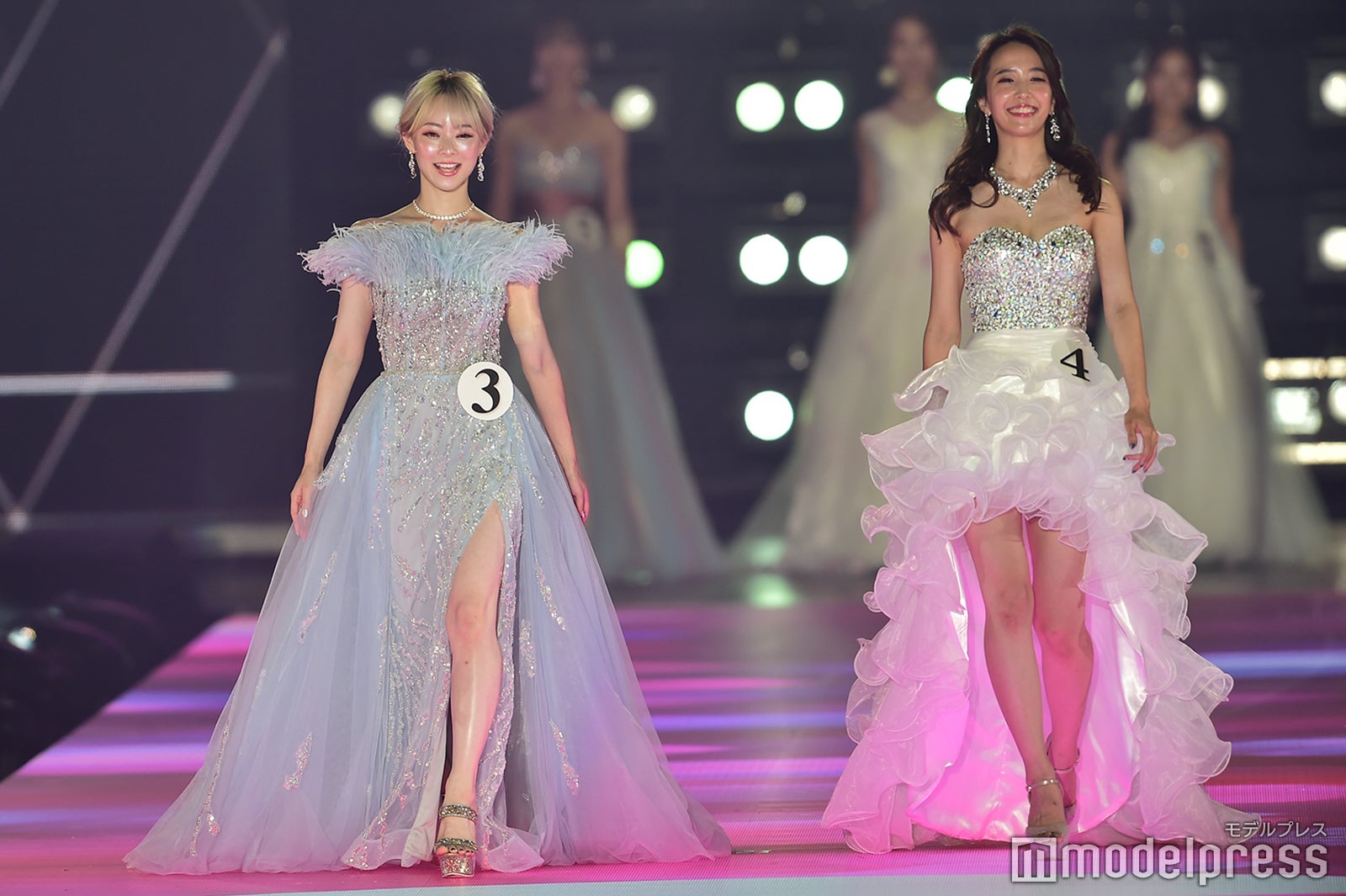 もこさん、狗田さくらさん（C）モデルプレス