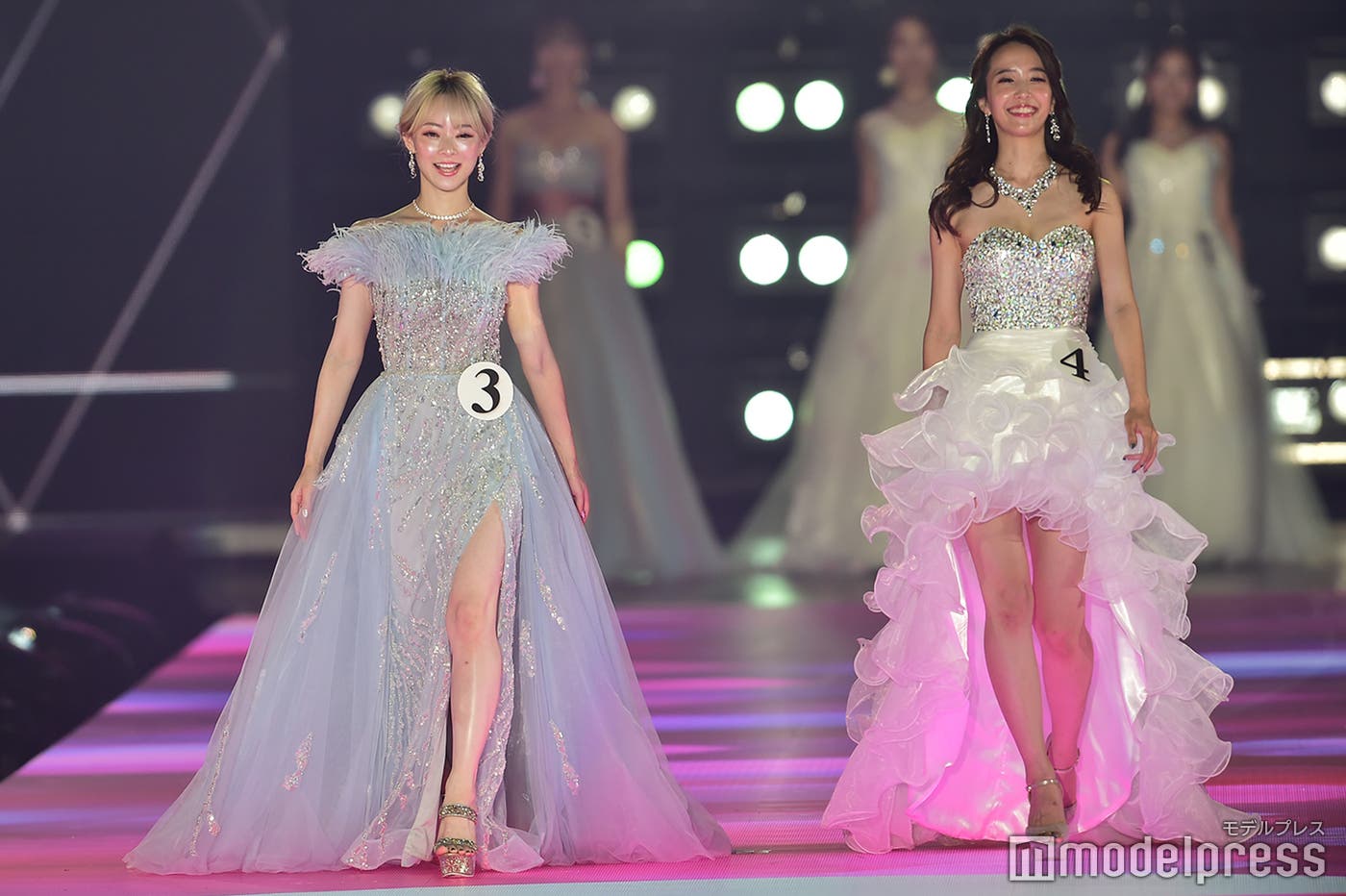 もこさん、狗田さくらさん(C)モデルプレス