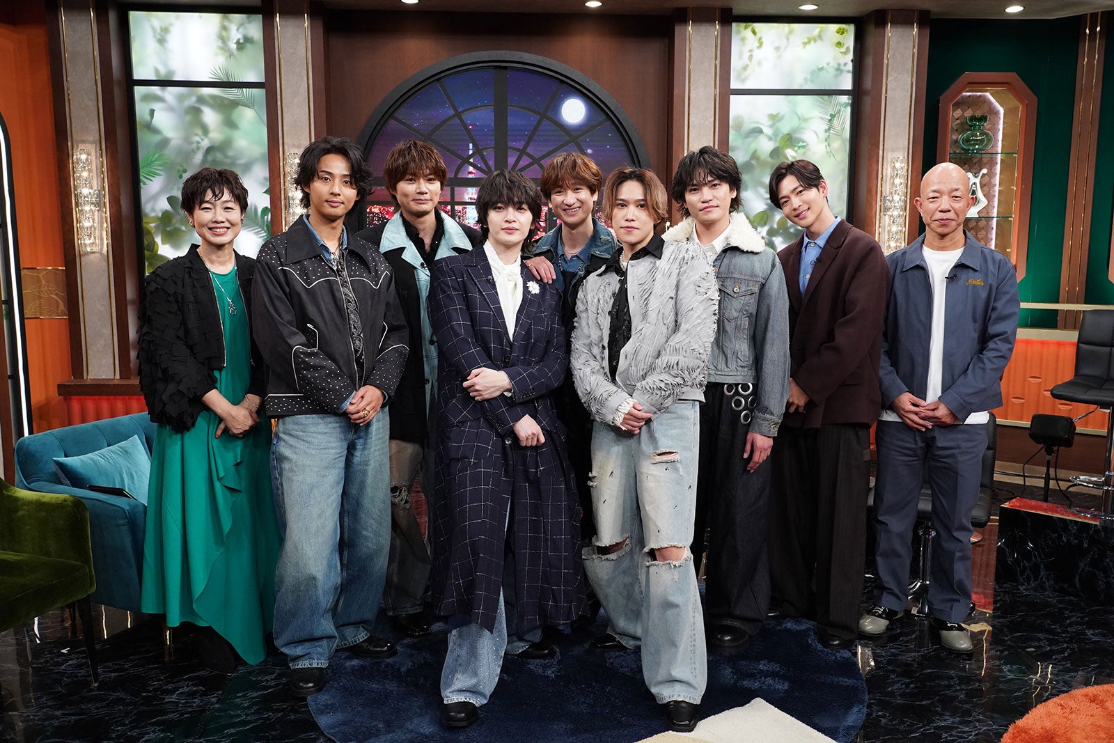 （左から）有働由美子、Kis-My-Ft2、松下洸平、小峠英二（C）日本テレビ