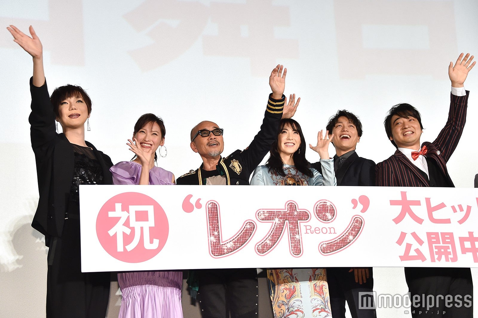 （左から）ミッツ・マングローブ、大政絢、竹中直人、知英、山崎育三郎、斉藤慎二 （C）モデルプレス