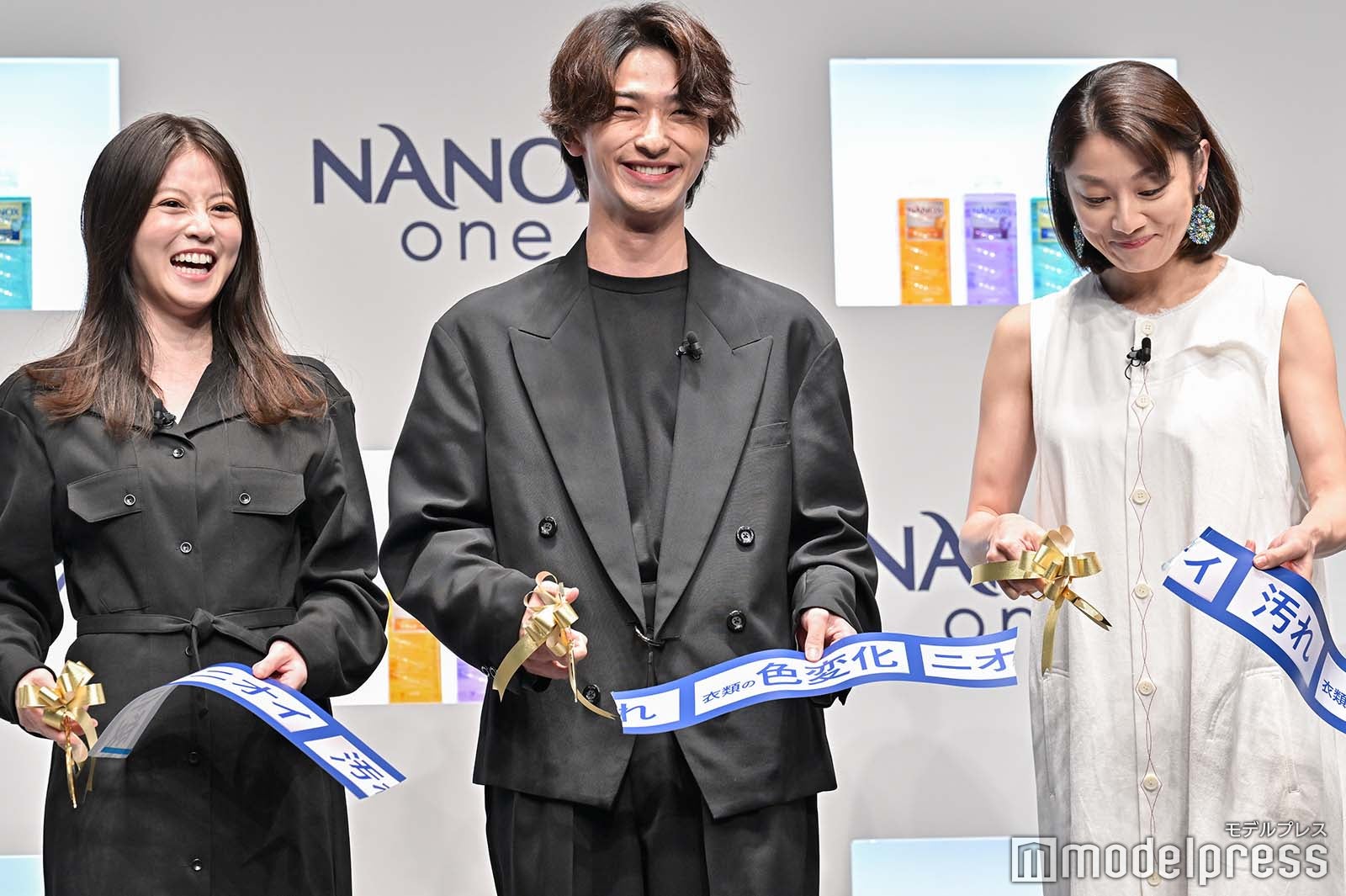 テープカットにご満悦の今田美桜、横浜流星、小池栄子（C）モデルプレス