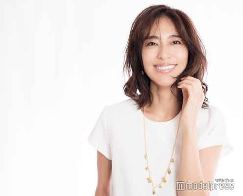 小泉里子、うるおいボディの秘密とは?秋冬のこだわり美容を語る<インタビュー>