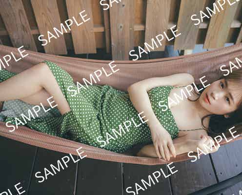 秋元真夏、コテージ&温泉宿で素の表情 初フォトブック「淡淡」封入特典絵柄解禁