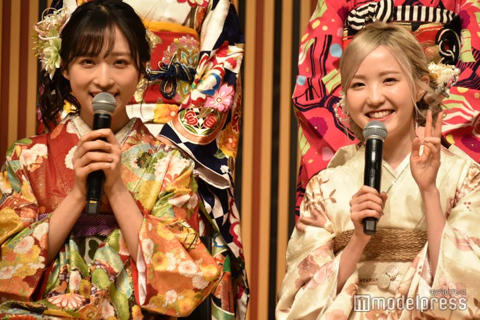 お寿司に2人で行くことを宣言した小栗有以、本田仁美 (C)モデルプレス