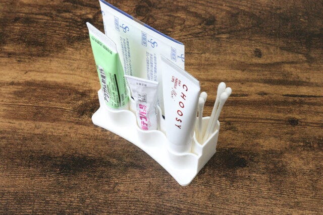 すきまにピッタリ　軟膏スタンド　使用例