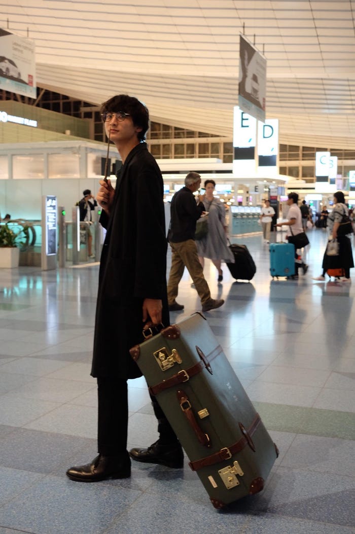 渡航前の小関裕太(C)2018 Warner Bros. Ent. All Rights Reserved. Harry Potter and Fantastic Beasts Publishing Rights (C)J.K.R.