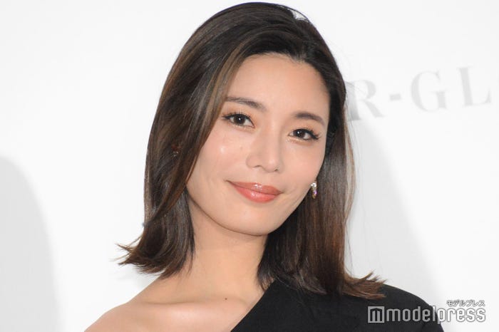 島袋聖南 妊娠しましたか の声にコメント 夫 石倉ノアとの密着2ショット公開 モデルプレス 島袋聖南 妊娠しましたか の声にコメント 夫 石倉ノアとの密着2ショット公開 モデルプレス