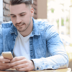 君は特別だから♡男が「好きな子にだけする」LINEでの対応って?