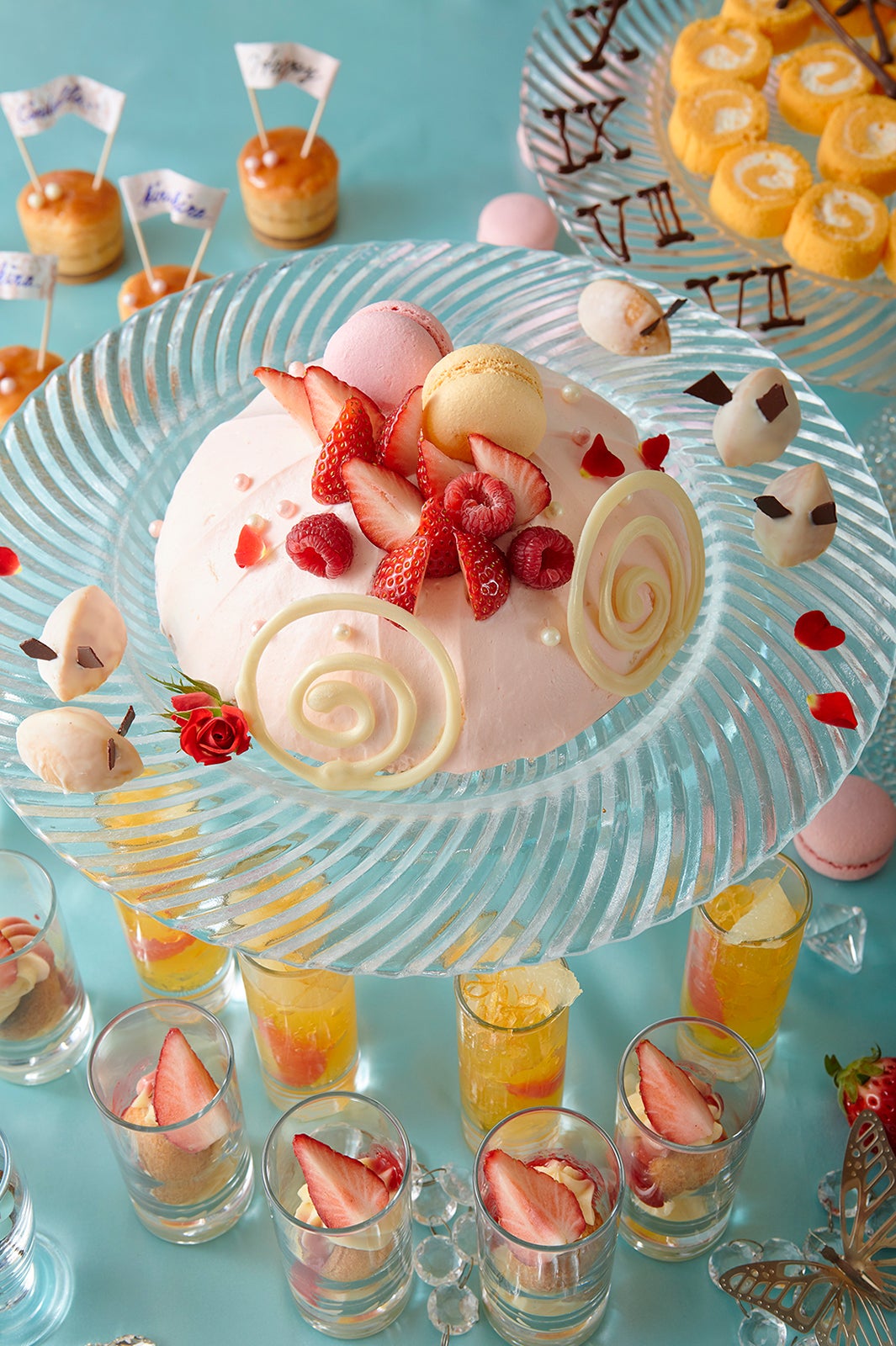 ガラスの国のスイーツブッフェ／画像提供：京王プラザホテル