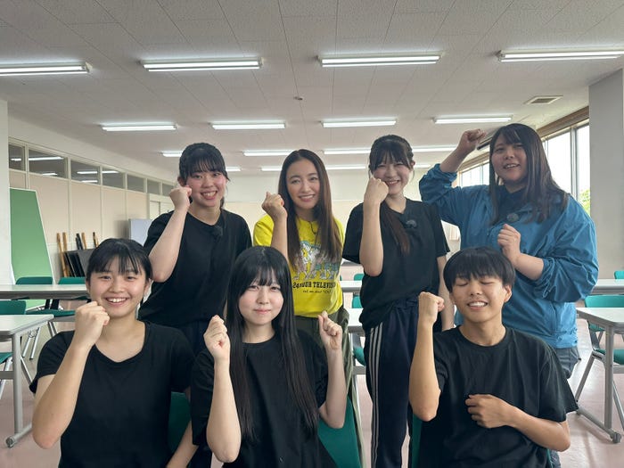 仲間由紀恵、日本航空高等学校石川の生徒(C)日本テレビ