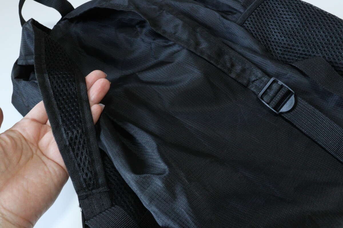 ダイソー コンパクト折りたたみリュック ダイソーのコンパクト折りたたみリュックの肩ひも