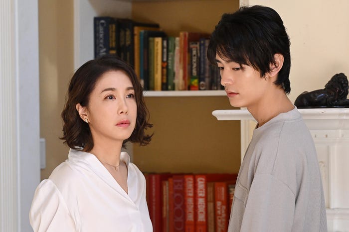 筒井真理子、塩野瑛久「ブラックファミリア~新堂家の復讐~」第5話より(C)読売テレビ