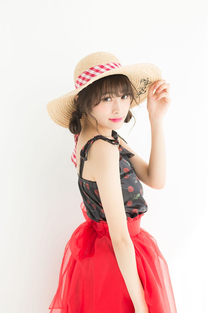 渡辺梨加「The would of girly mind」/画像提供:徳間書店