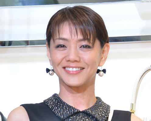 47歳・美魔女、前田典子がミニワンピで美脚披露