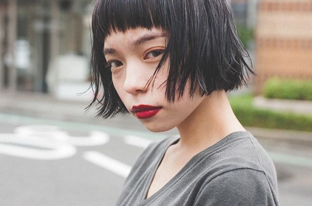 グレーのインナーカラーで差をつけよう 大人女性におすすめのスタイルは モデルプレス グレーのインナーカラーで差をつけよう 大人女性におすすめのスタイルは モデルプレス