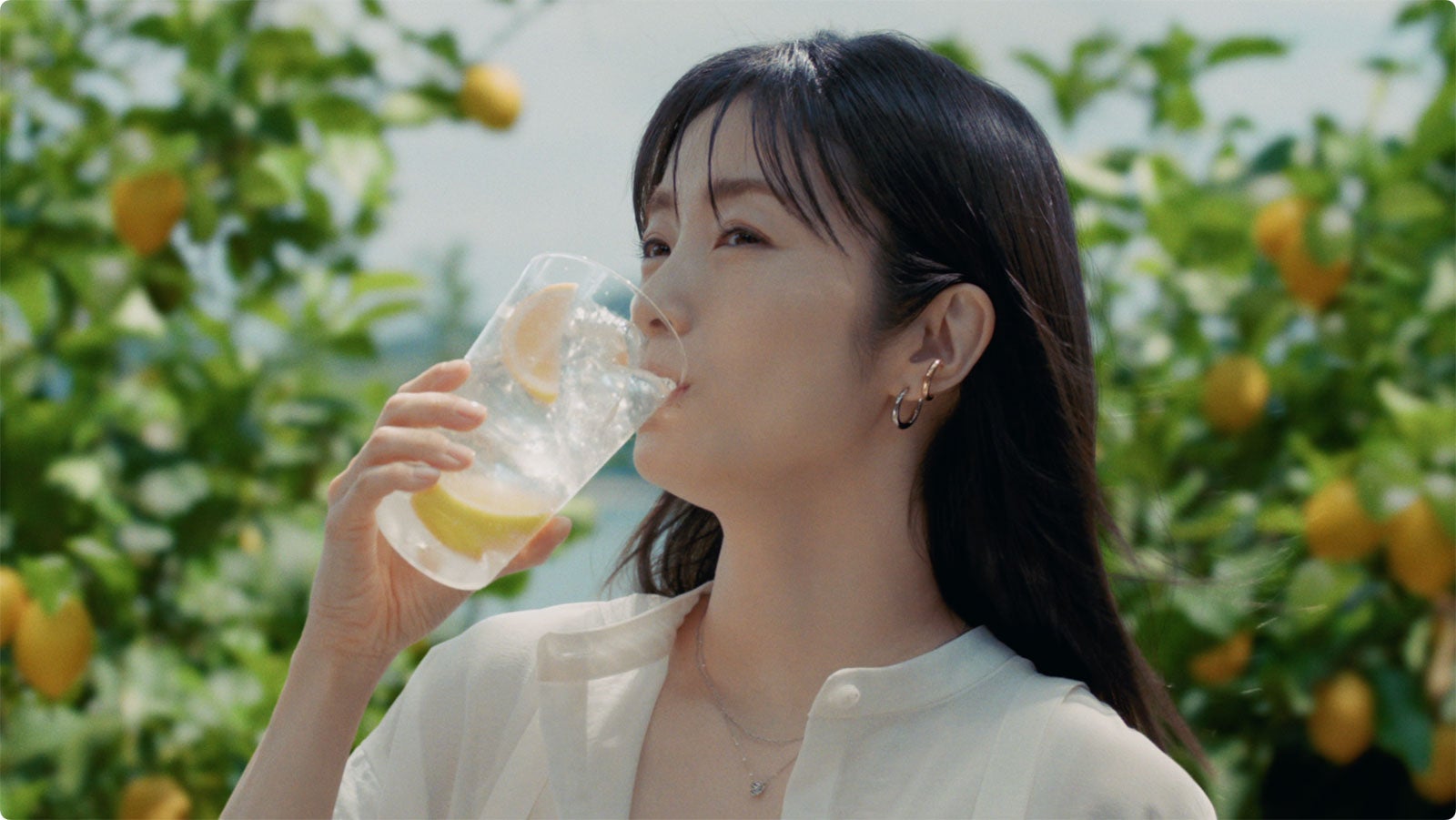 上戸彩／新TVCM「天晴れ！チューハイはこれになる」篇より（提供写真）