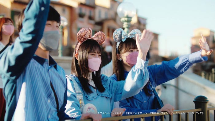 遠藤さくら/新CM「東京ディズニーシー20周年記念カード」篇より(C)Disney