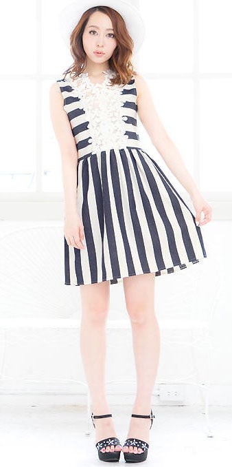 胸元レース☆ストライプ×ボーダーコットンフレアワンピース「神戸レタス」2990円（税込）／画像提供：神戸レタス