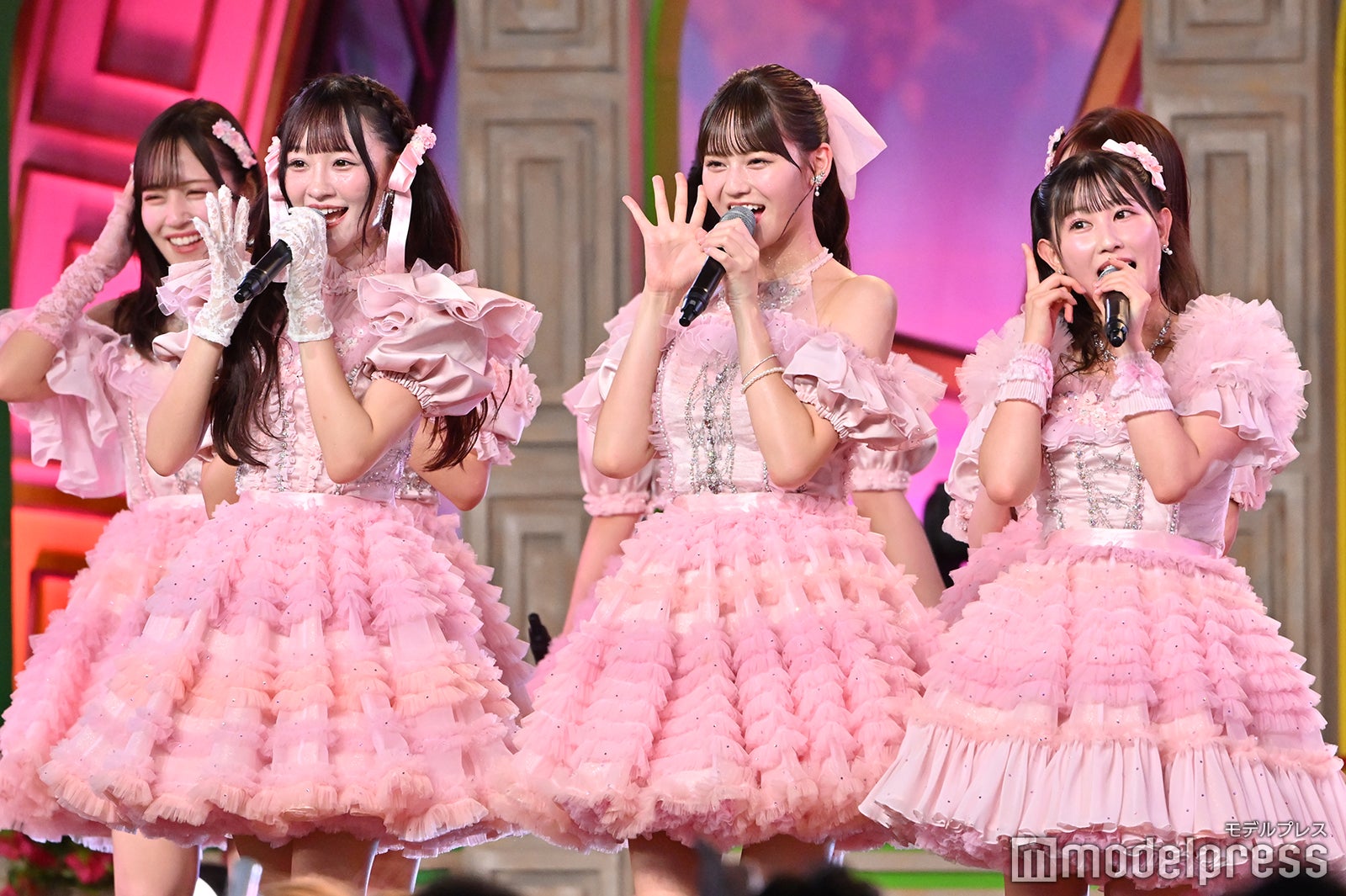 諸橋沙夏、音嶋莉沙、高松瞳、山本杏奈／＝LOVE（C）モデルプレス