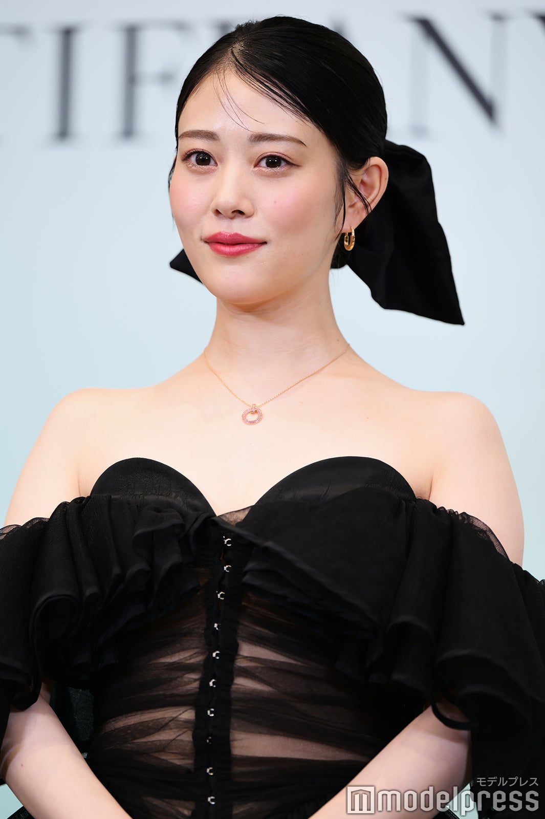 三吉彩花＆高畑充希、胸元にジュエリー輝く ホリデーの過ごし方