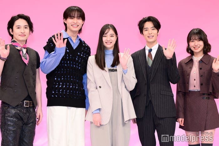 浜中文一、兵頭功海、新川優愛、塩野瑛久、田辺桃子(C)モデルプレス