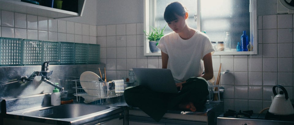 乃木坂46賀喜遥香＆遠藤さくら「マグカップとシンク」MVより（提供写真）