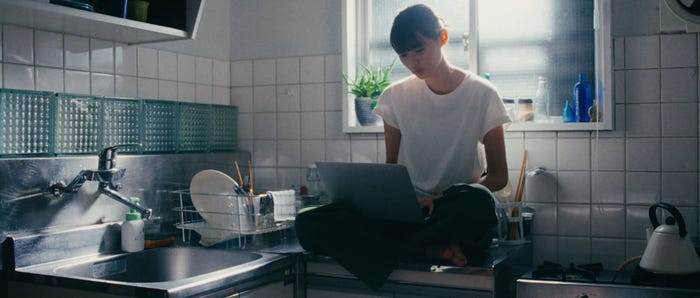 乃木坂46賀喜遥香&遠藤さくら「マグカップとシンク」MVより(提供写真)