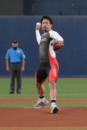 オリックス戦 競輪・古性優作が2年連続で始球式「投げるのはめちゃくちゃ素人なんで緊張した」