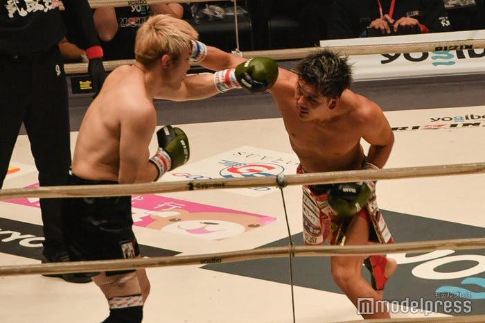 五味隆典、皇治(C)モデルプレス