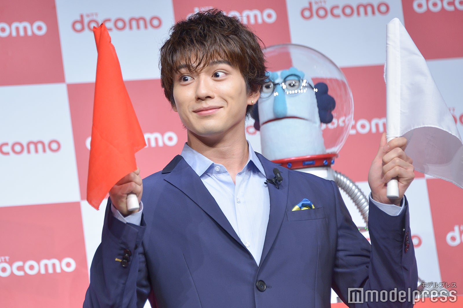 迷い中 （C）モデルプレス