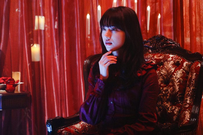 清原果耶/「霊媒探偵・城塚翡翠」第1話より(C)日本テレビ