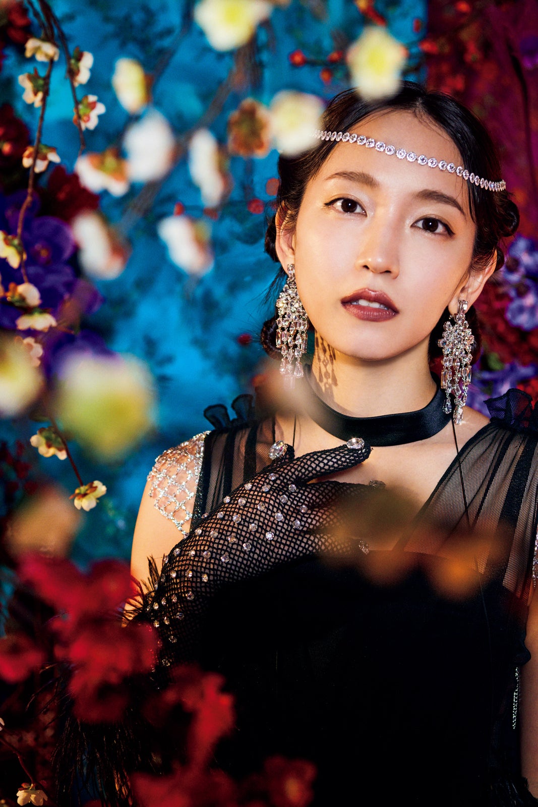 吉岡里帆、蜷川実花と再タッグ 黒ドレス姿でエレガントな表情