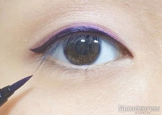 目尻をちょっとだけハネ上げてみて／写真・MAKO（C）モデルプレス