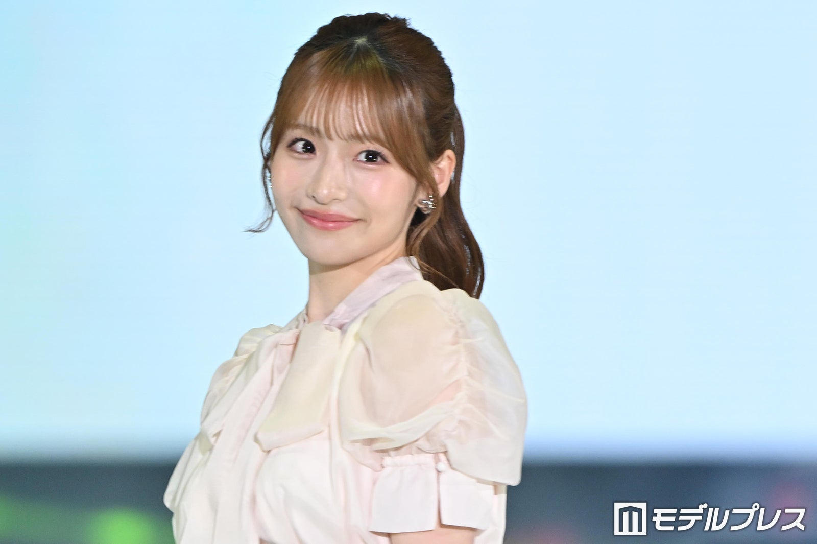 AKB48平田侑希、ガーリーコーデがお似合い ポニーテールで爽やかに【ガルアワ2026SS】