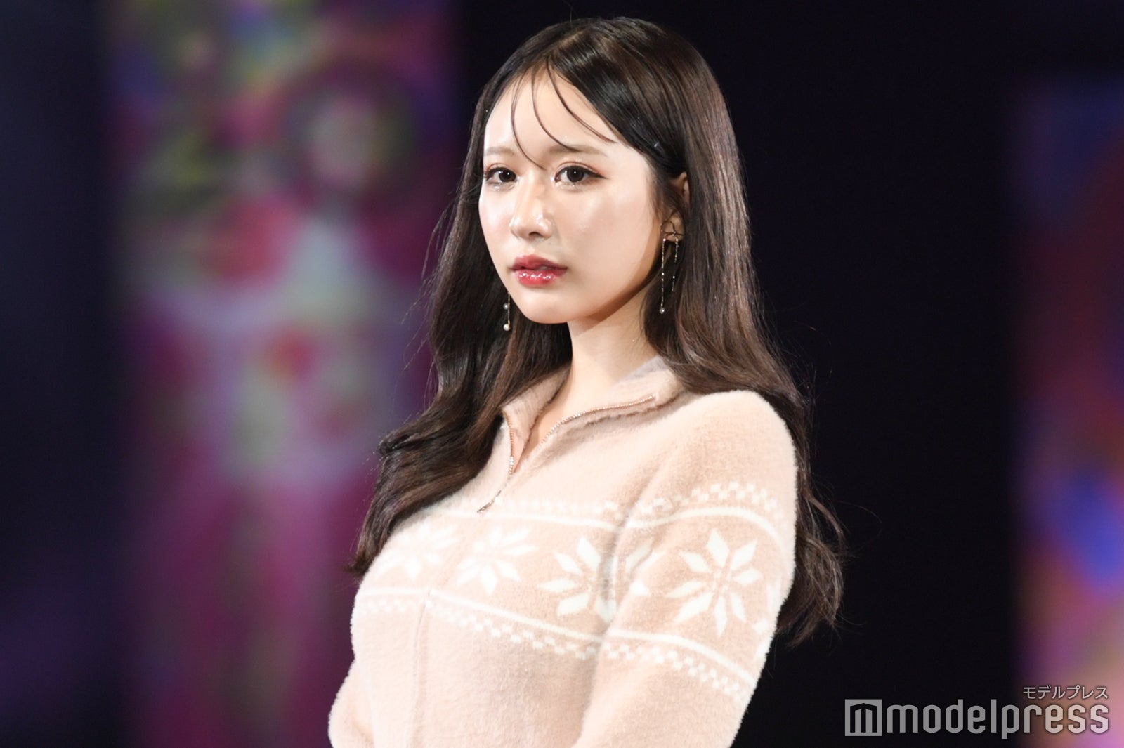 伊藤桃々、ミニ丈から美脚スラリ ガーリースタイルで魅了【札幌コレクション 2024 A／W】