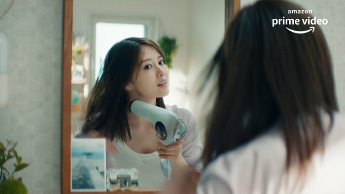 白石麻衣/「好きな時間へ、ひとっ飛び。 モデル/女優」篇より (提供写真)