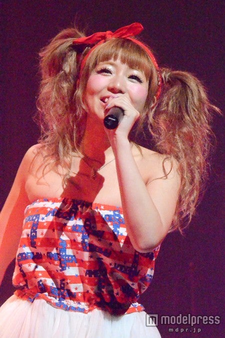 「Campus Summit 2013」でライブパフォーマンスを行ったあいにゃん