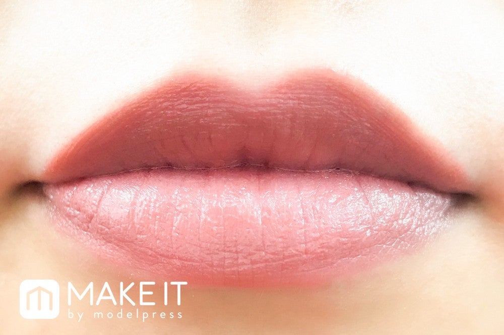 プランプピンク／メルティー リップセラム／207 イノセントベージュ 使用 (C)メイクイット