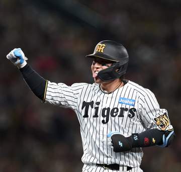 阪神 梅野が約2カ月ぶりの出場で左前打