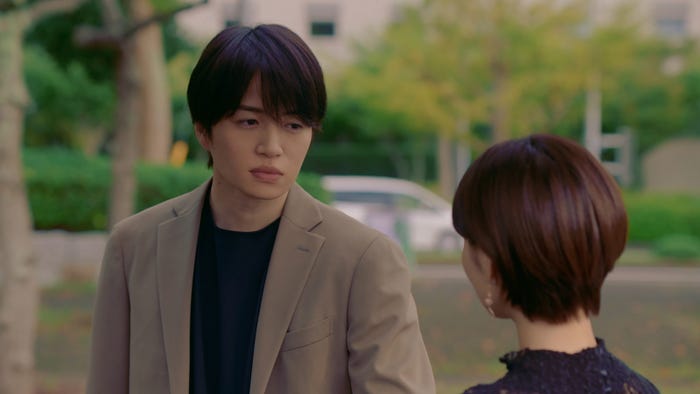 菊池風磨、倉科カナ(C)「隣の男はよく食べる」製作委員会