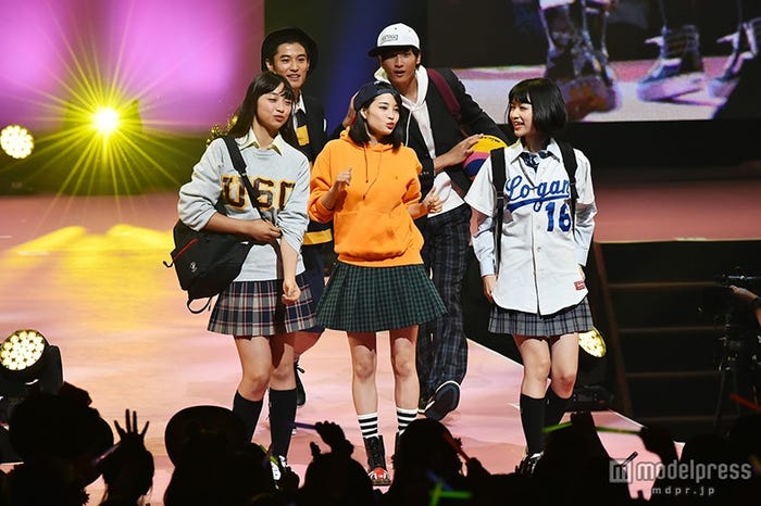 (前列左から)高堰うらら、広瀬すず、樫本琳花(後列左から)堀井新太、小関裕太【モデルプレス】