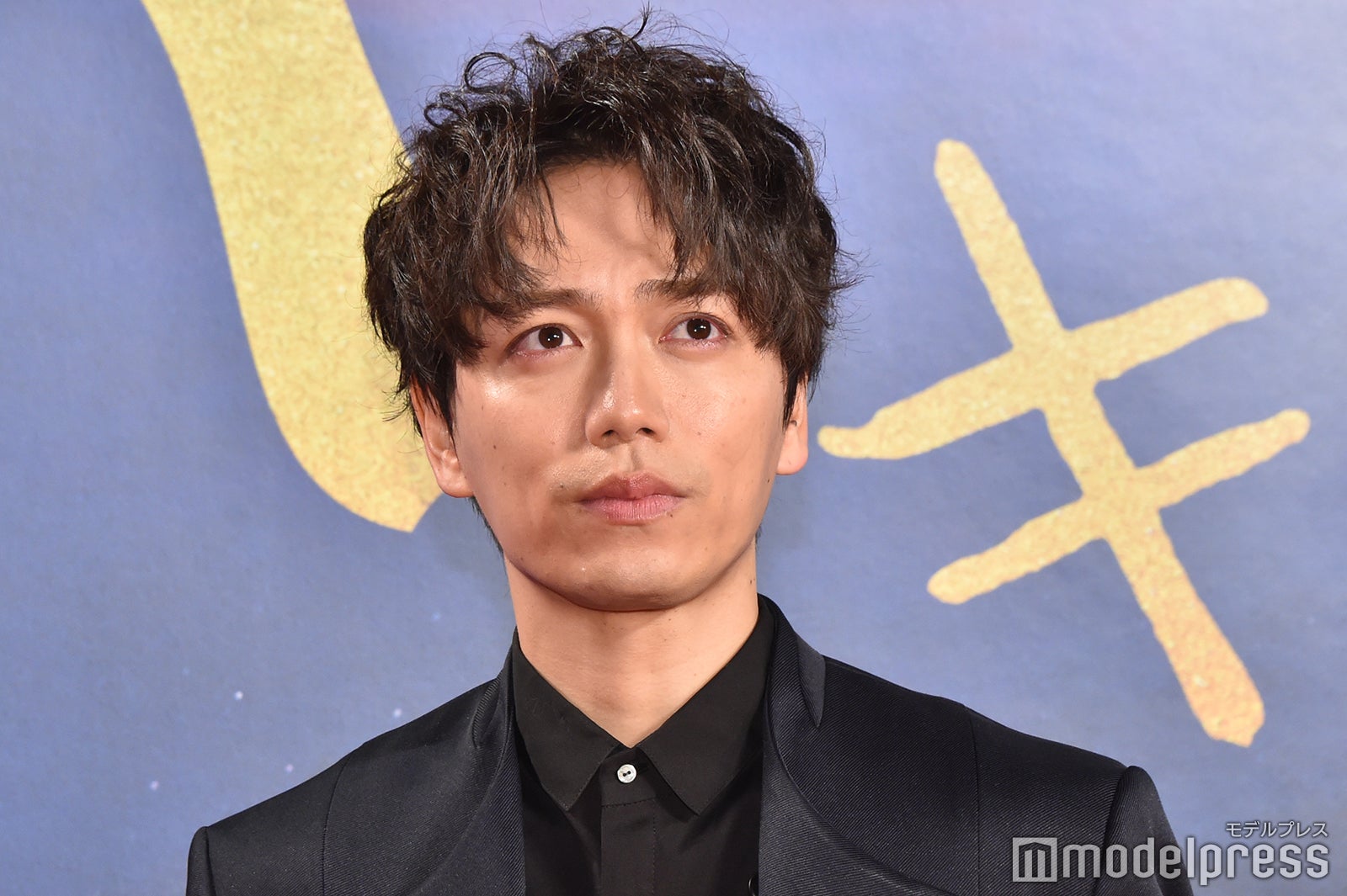 山崎育三郎、カラオケで嵐を歌いたい理由とは 美声で“お気に入りフレーズ”披露