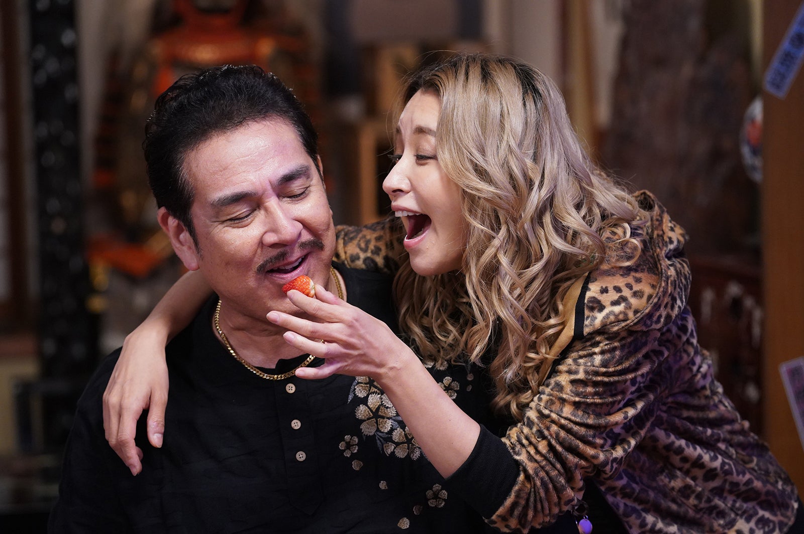 宇梶剛士、鈴木紗理奈／「ナンバMG5」第6話より（C）フジテレビ