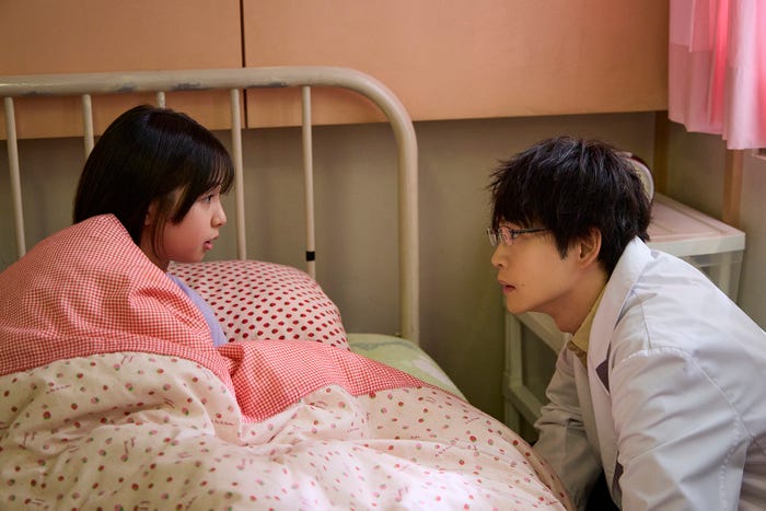 増田梨沙、松下洸平「放課後カルテ」第1話(C)日本テレビ