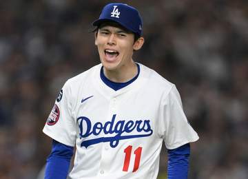 佐々木朗希 米自己最速164キロ！今PS初登板「自然に出た」 3四死球でいきなりピンチも「1点もやれない」併殺斬り