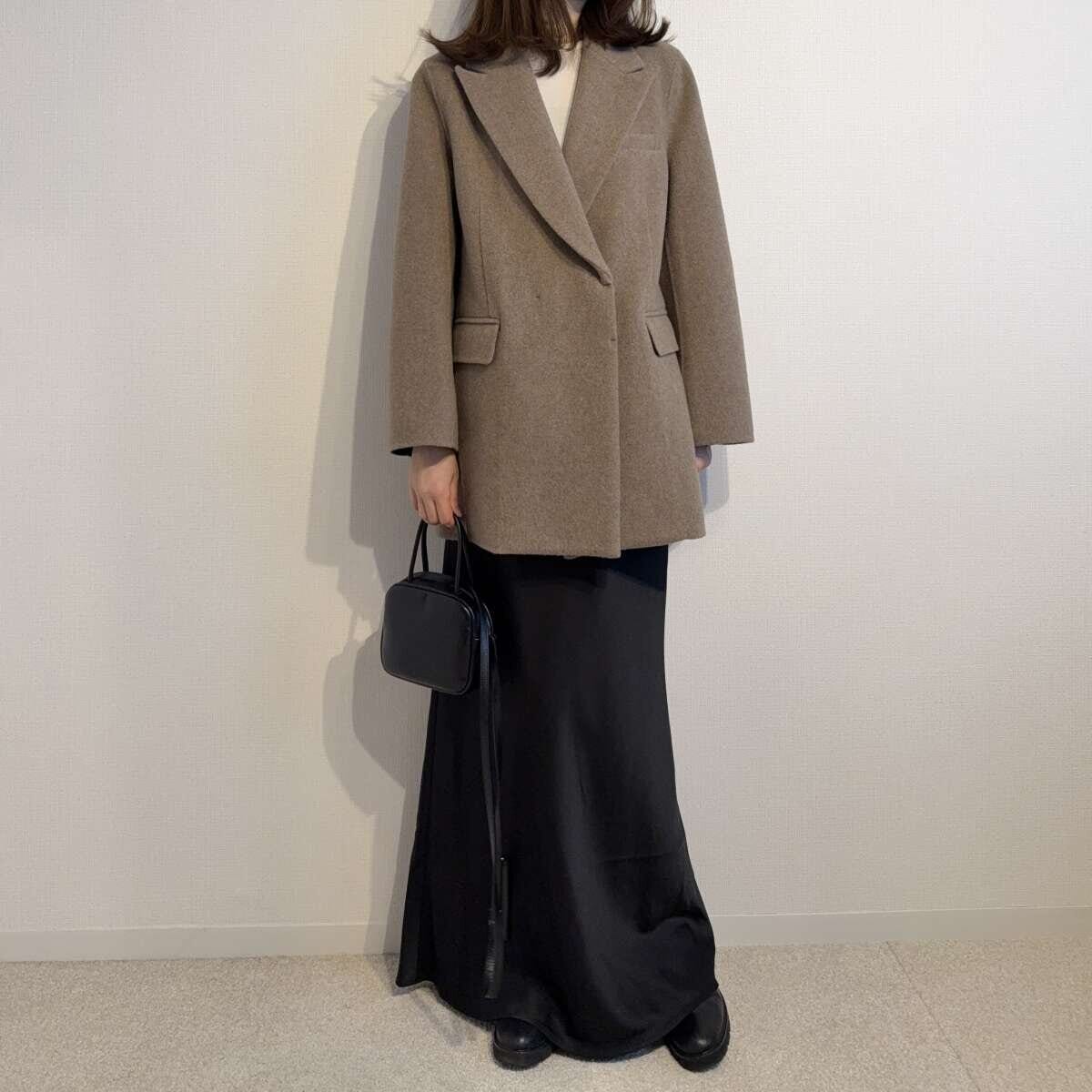 Curensologyウールボンディングジャケット Curensologyウールボンディングジャケットとサテンスカートコーデ